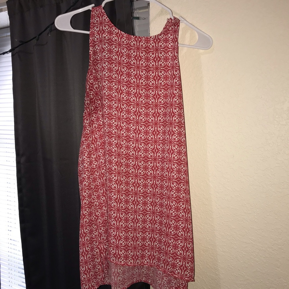 RED AND WHITE PRINT TOP